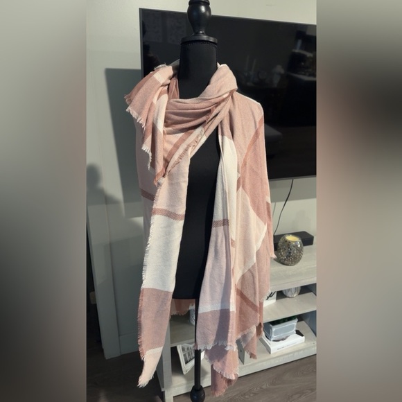 NWOT Lauren Conrad Plaid Shawl - Picture 5 of 6